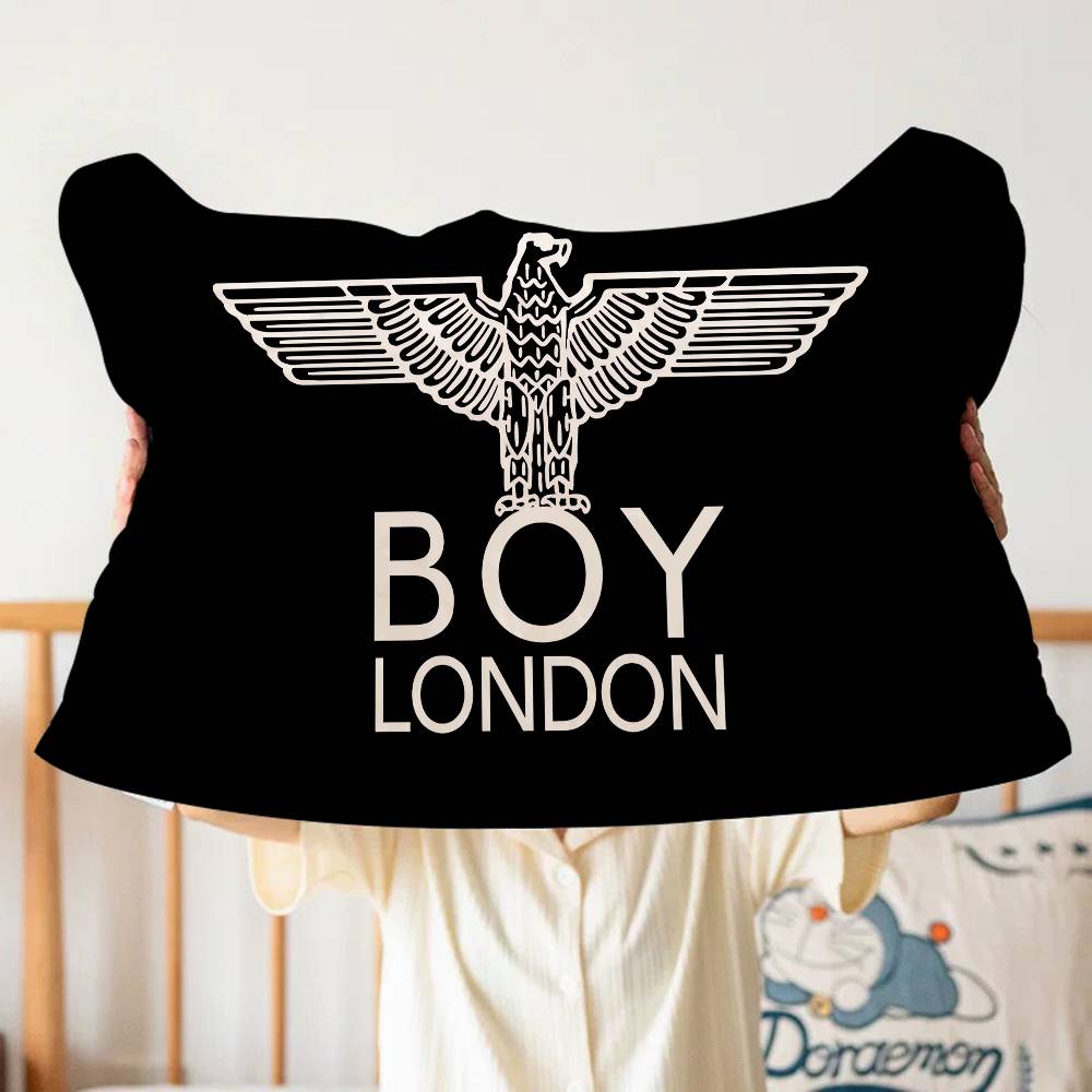 مناشف ووسائد كرتونية كلاسيكية  - مراجعة Home Textiles London وسعره